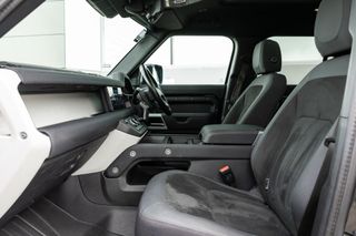 Land Rover Defender 110 D300 SE