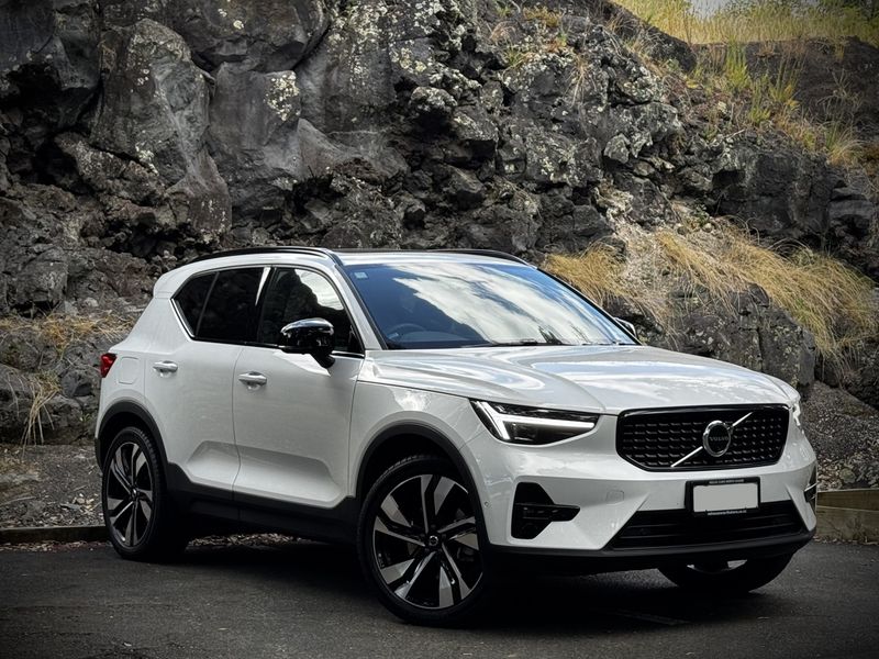 Volvo XC40 B4 AWD Ultra Dark