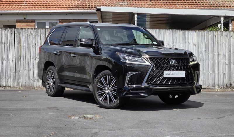 Lexus LX 570 Last of the V8 Luxury Icons- and an 7 Seater!