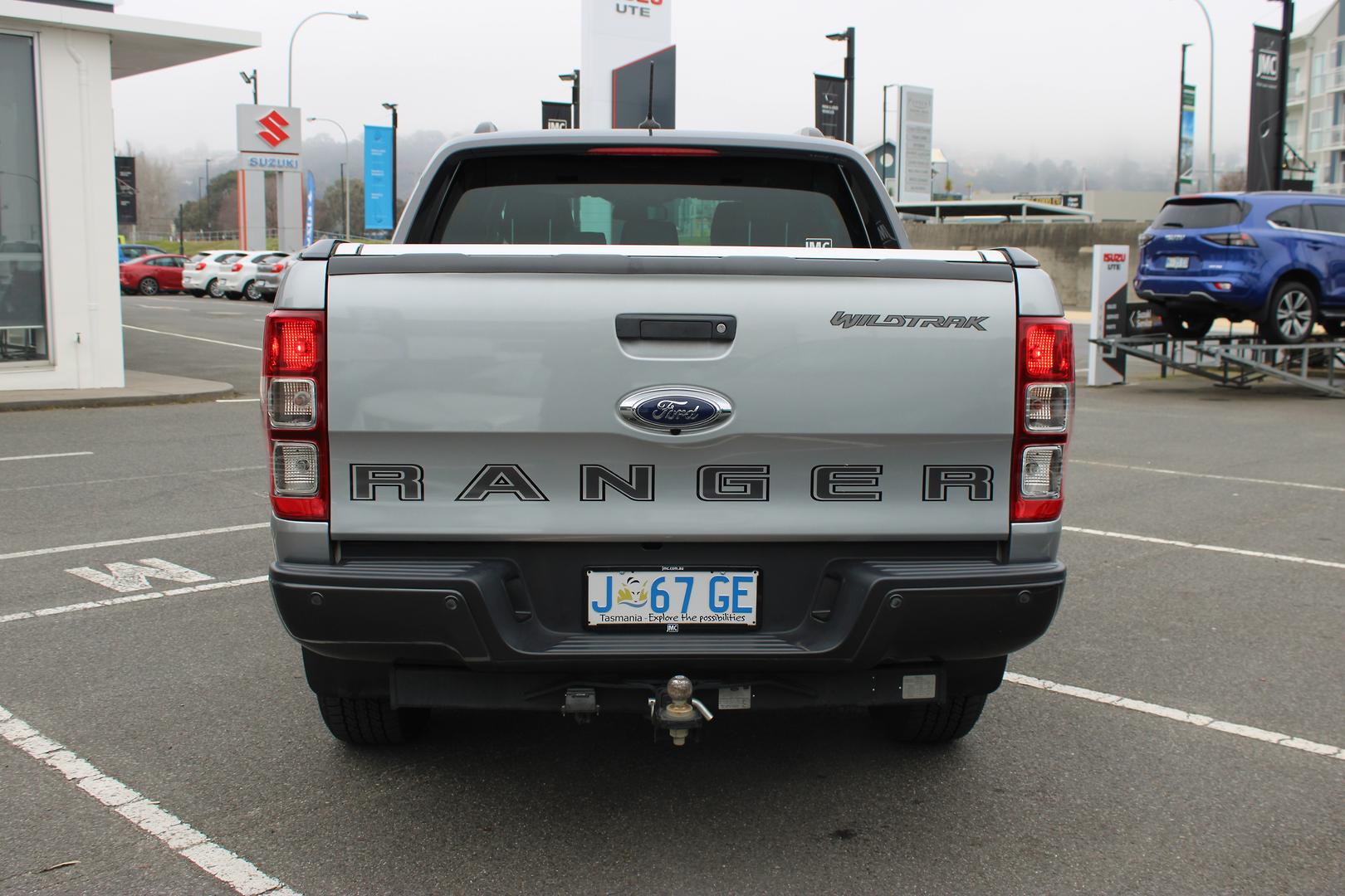 Comparing a Ford Ranger Wildtrak to a BMW i4 M50.