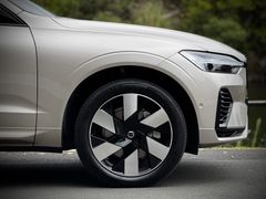Volvo XC60 T8 Plus Recharge Plug-in Hybrid