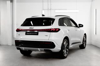 Audi Q5 SUV TFSI quattro S tronic 1