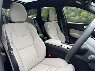 Volvo XC60 B5 AWD Ultra Dark