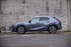 Lexus UX 300h Premium AWD