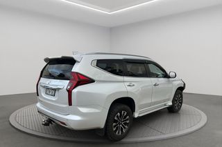 Mitsubishi PAJERO SPORT