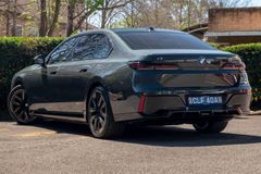 BMW i7