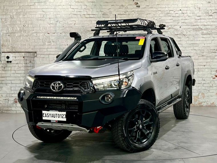TOYOTA HILUX Rugged X