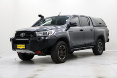 TOYOTA HILUX Rugged X