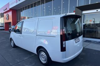 Hyundai STARIA LOAD