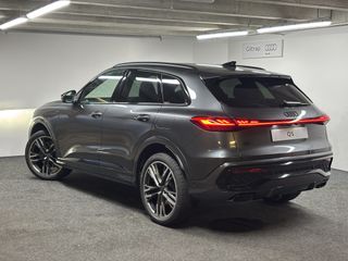 Audi Q5 SUV TFSI quattro S tronic 1