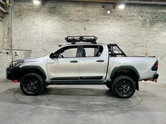 TOYOTA HILUX Rugged X