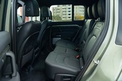 Land Rover Defender 130 D300 S