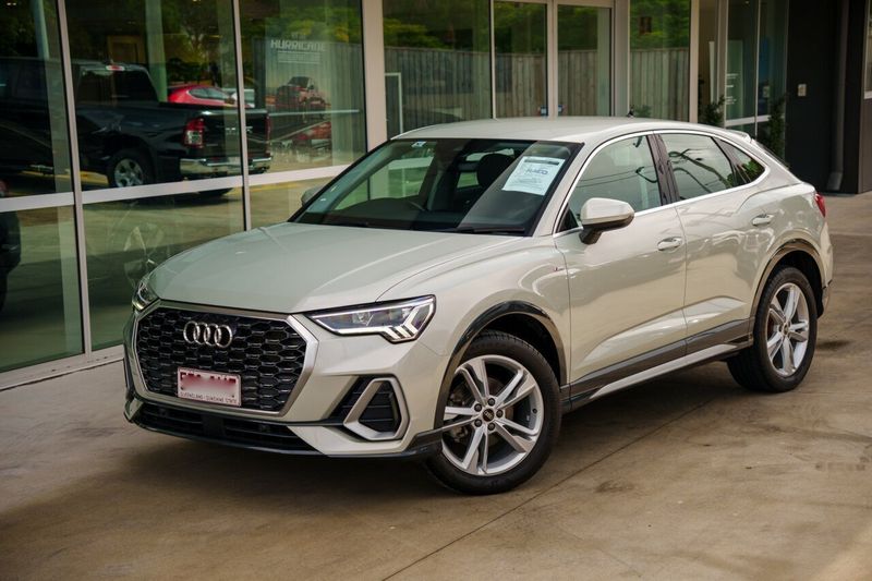 AUDI Q3 35 TFSI S line