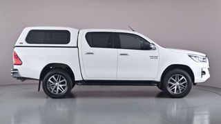 2019 TOYOTA HILUX SR5 (4x4)