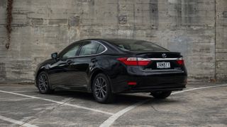 Lexus ES 300H Hybrid Sedan