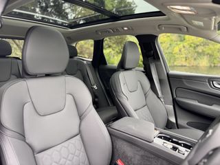 Volvo XC60 B5 AWD Ultra Dark