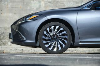 Lexus ES 300H Crafted Edition