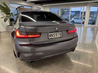 BMW 3 Series 320i 2.0