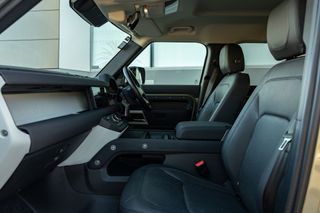 Land Rover Defender 110 D240 SE