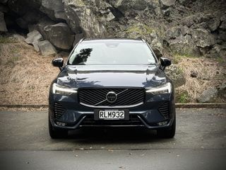 Volvo XC60 B5 AWD Ultra Dark
