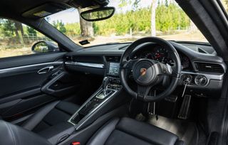 Porsche 911 Carrera 2 RWD