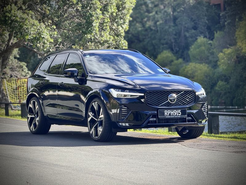 Volvo XC60 B5 AWD Ultra Dark