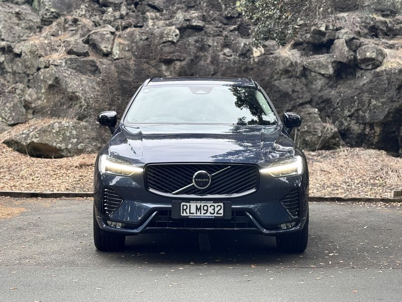 Volvo XC60 B5 AWD Ultra Dark