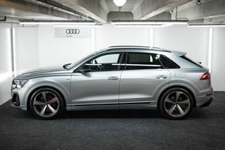 Audi Q8 PHEV/4WD/8AT