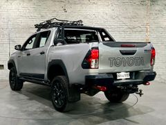 TOYOTA HILUX Rugged X