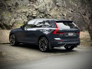 Volvo XC60 B5 AWD Ultra Dark