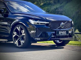 Volvo XC60 B5 AWD Ultra Dark