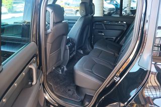 Land Rover Defender 110 D300 X-Dynamic SE