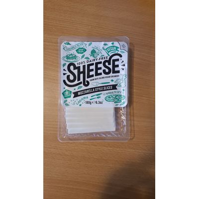 SLICE MOZZA STYLE VEGAN CHEESE (9PC) 180G