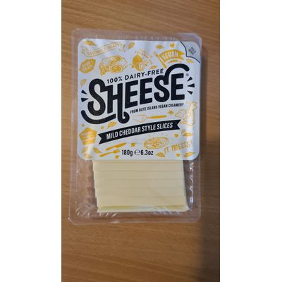 SLICE MILD CHEDDAR STYLE VEGAN CHEESE (9PC) 180G