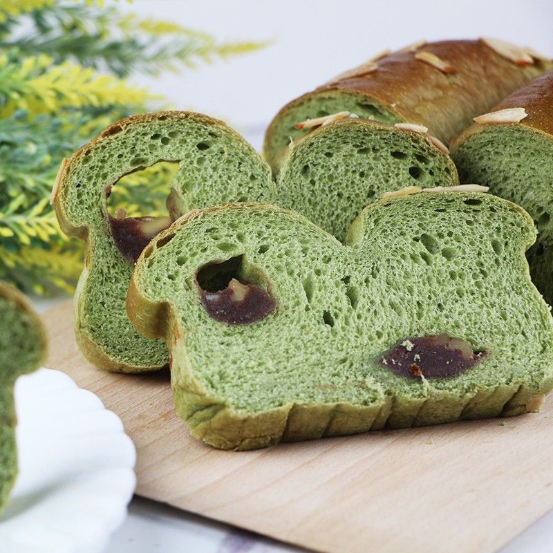 Soft Green Tea Bread with An Pan and Walnuts