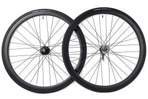 Paire de Roues Rétropédalage Santafixie 30mm + Chambres à air + Pneus Noir