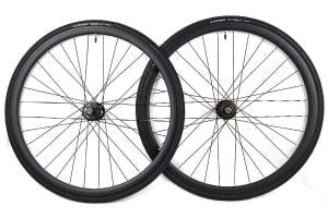 Paire de Roues Santafixie 30mm + Chambres à air + Pneus Noir