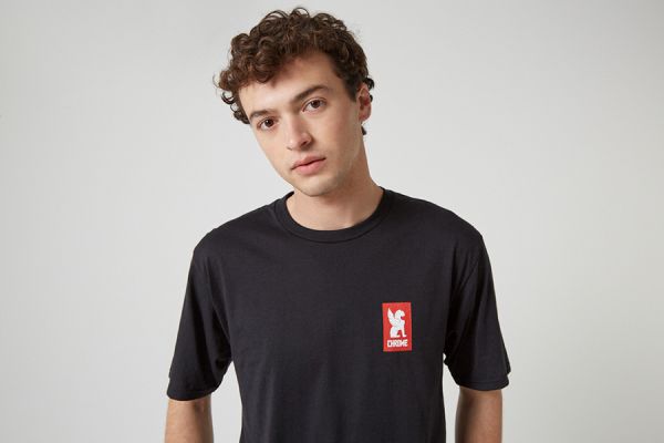 Chrome Industries Vertical Logo Red T-Shirt - schwarz