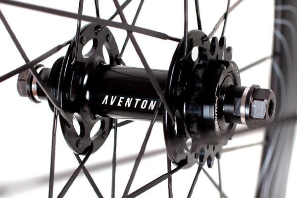 Juego Ruedas Aventon LATIGO 01 Negro