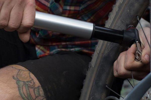 Blackburn Mammoth 2Stage Anyvalve Minipomp Zwart voor je fiets