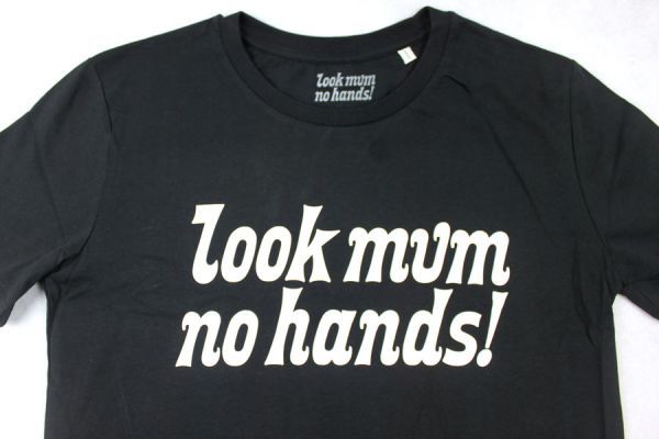 Camiseta Look Mum No Hands! Negra Blanca