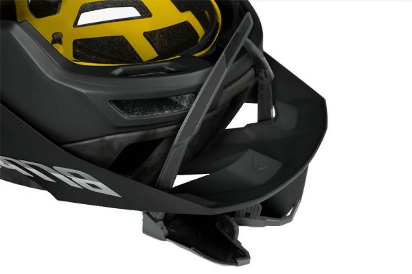 Casco Bluegrass Rogue Core MIPS Plata