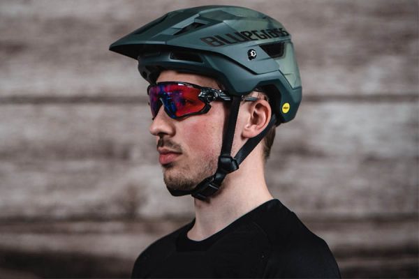 Casco Bluegrass Rogue Core MIPS Verde