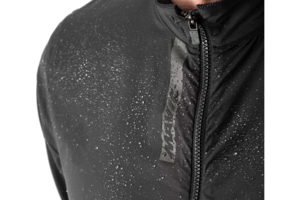 Mavic Cosmic Wind Jacket Black for cyclists