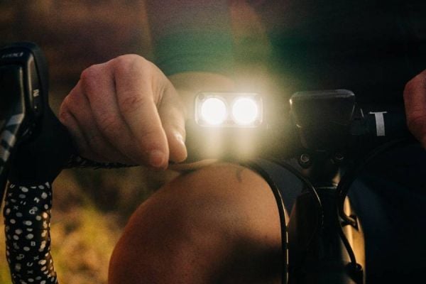 Lumière avant Knog Blinder Road 400 noir