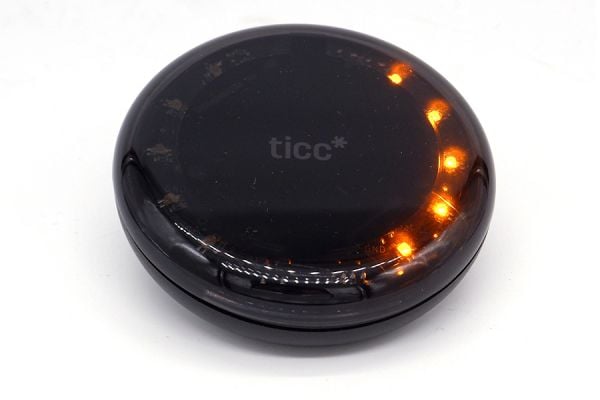 Luz trasera e intermitente inteligente para casco Ticc* Negro