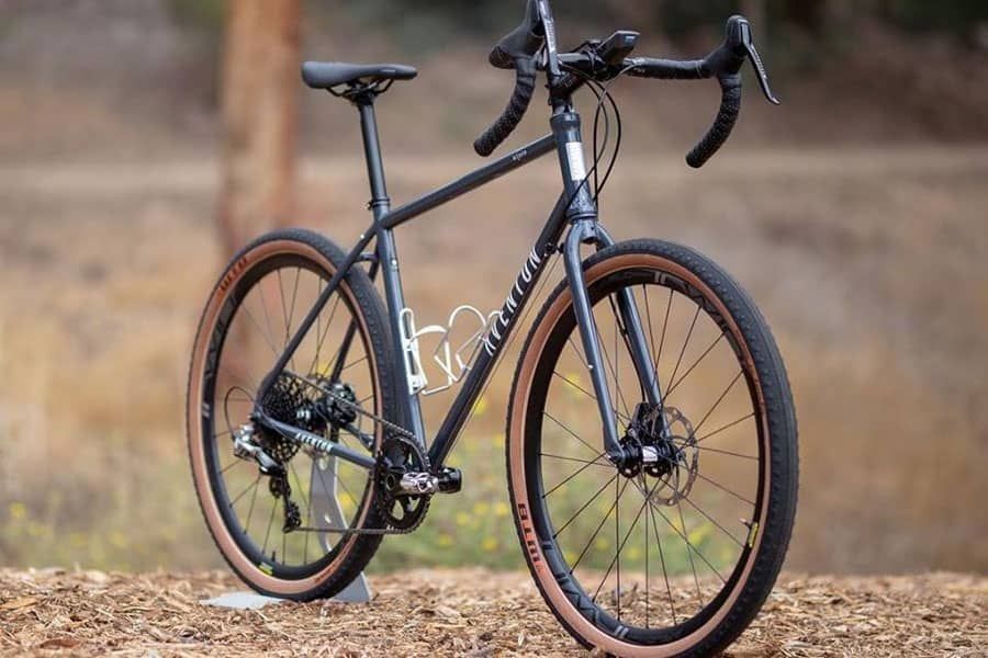 Bicicleta Gravel Aventon Kijote Charcoal Skid