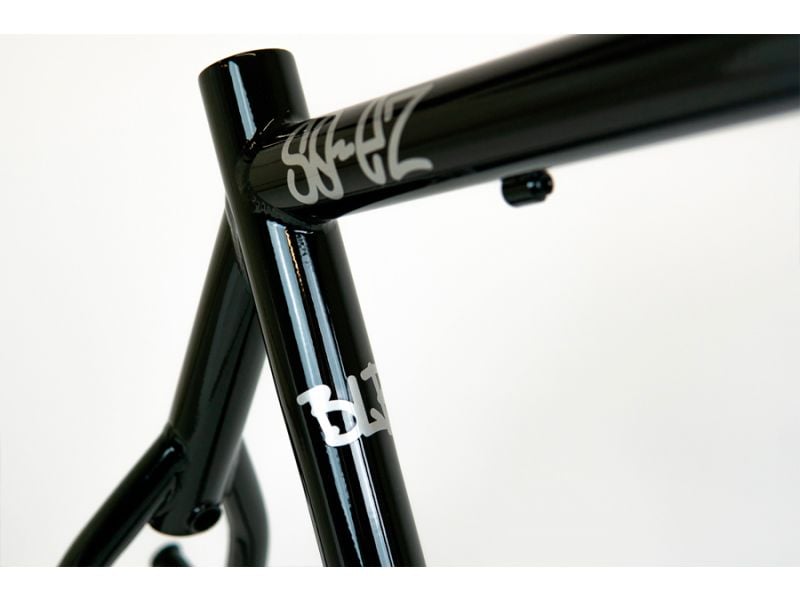 Cantilever frameset store