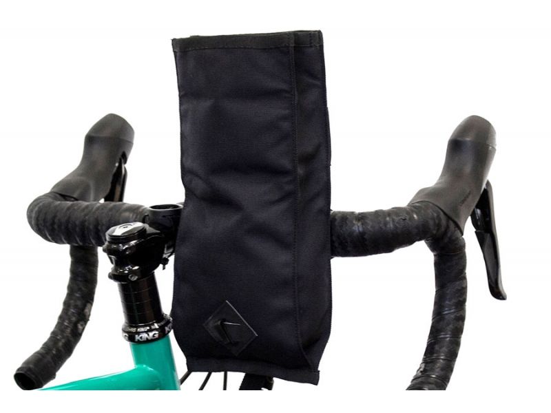 Bolsa Restrap Tech en color negro para manillar para bicicleta