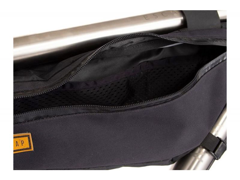 Bolsa Restrap mediana en color negro para cuadro de bicicleta